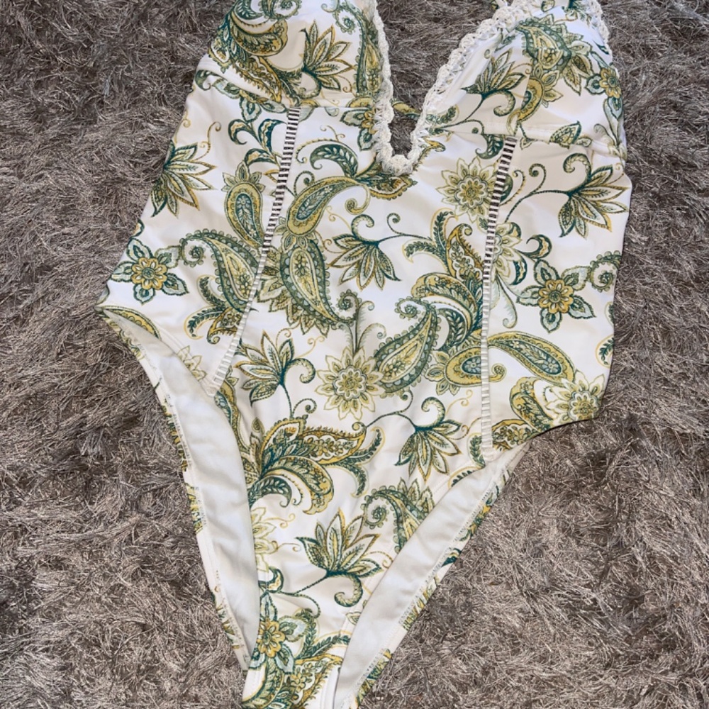 NWT Cupshe Green Paisley One Piece Cheeky Swimsuit - Picture 3 of 6